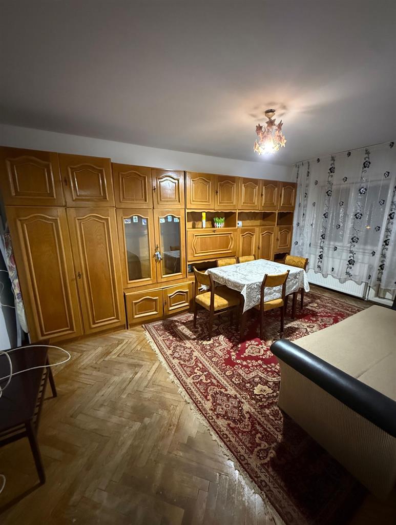 Decomandat la etajul 2, model mare