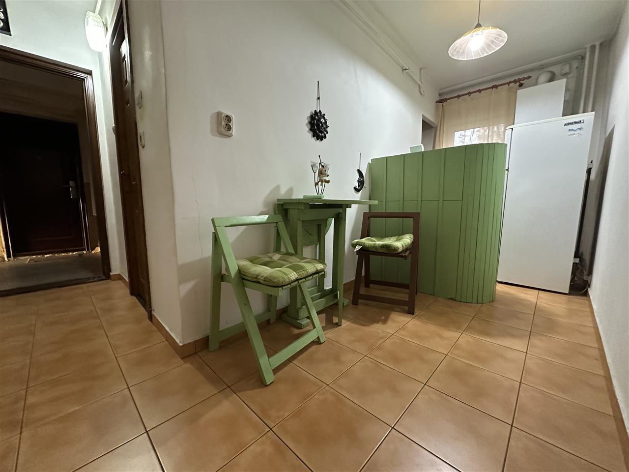 Model mare cu centrala propie, aproape de Vest