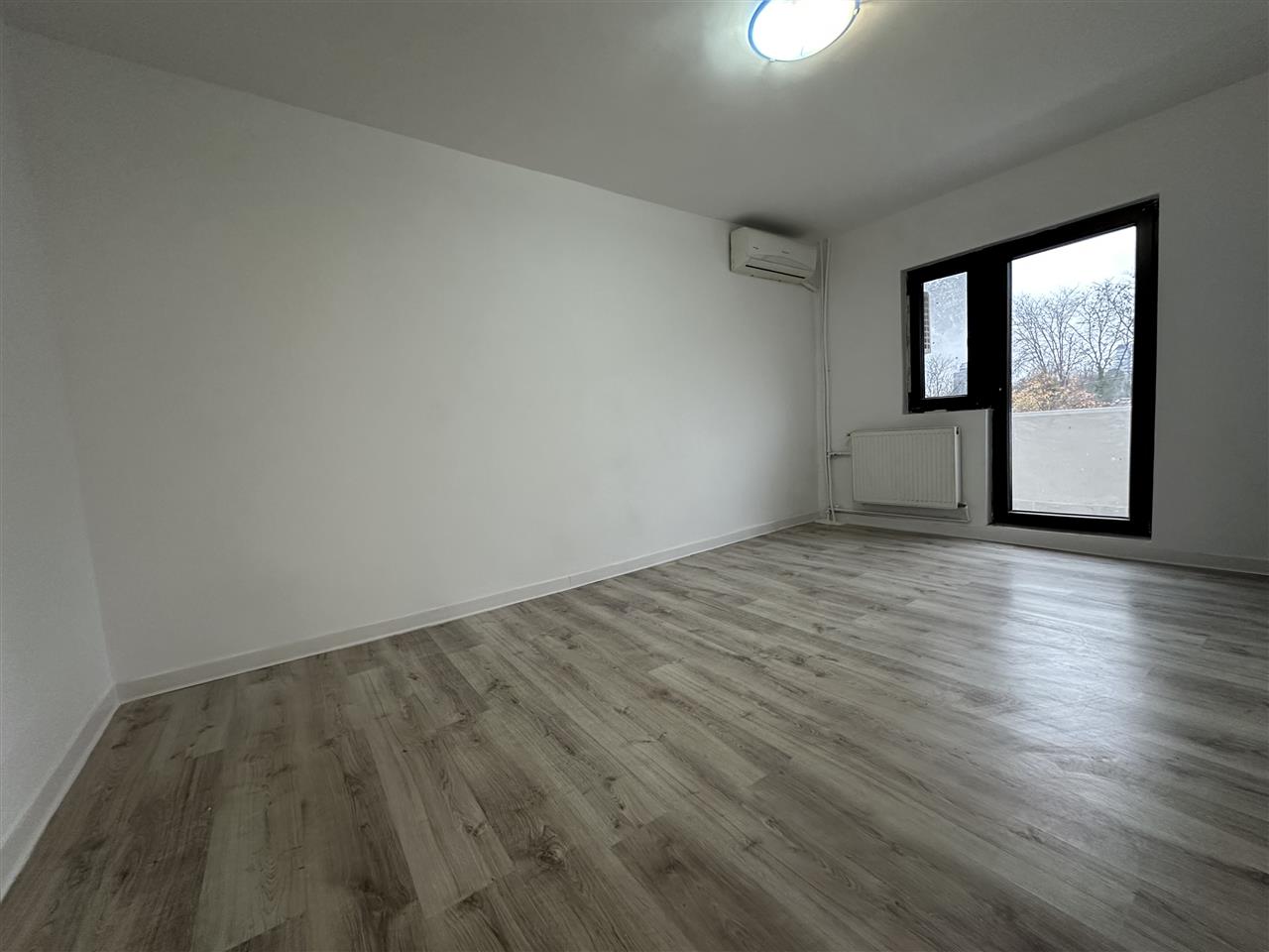 Etaj 1 cu balcon in bloc anvelopat la 500 m de Iulius Mall