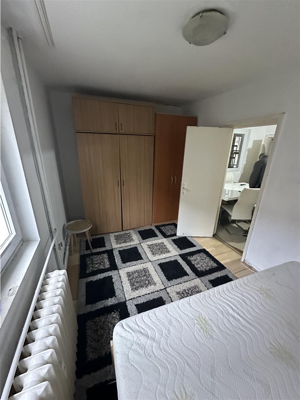 Apartament cu 2 camere cu balcon, linga Piata Doina
