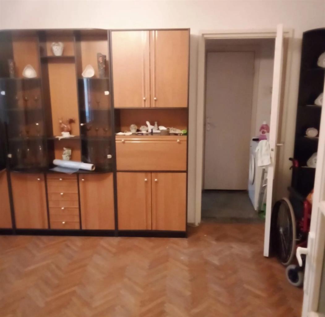 Etaj 2 cu 3 balcoane in bloc anvelopat