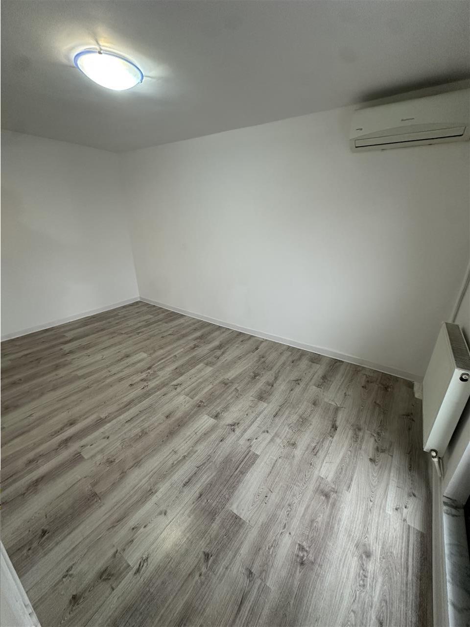 Etaj 1 cu balcon in bloc anvelopat la 500 m de Iulius Mall