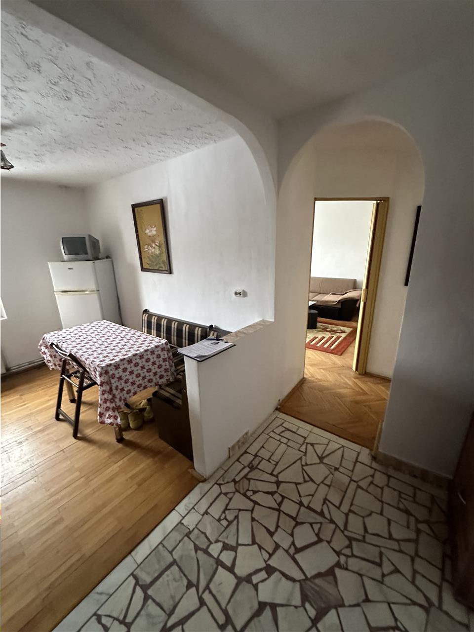 Decomandat cu 2 balcoane la etaj 3 in Bucovina