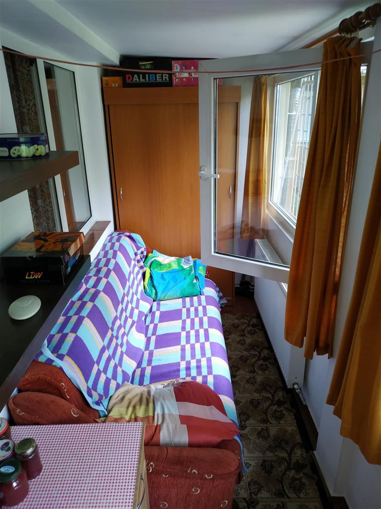 Parter cu balcon linga Piata Doina