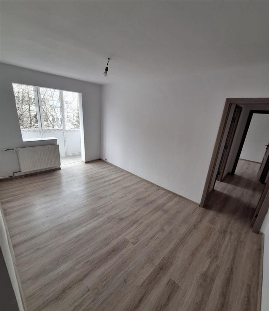 4 camere etaj intermediar langa Mall renovat recent