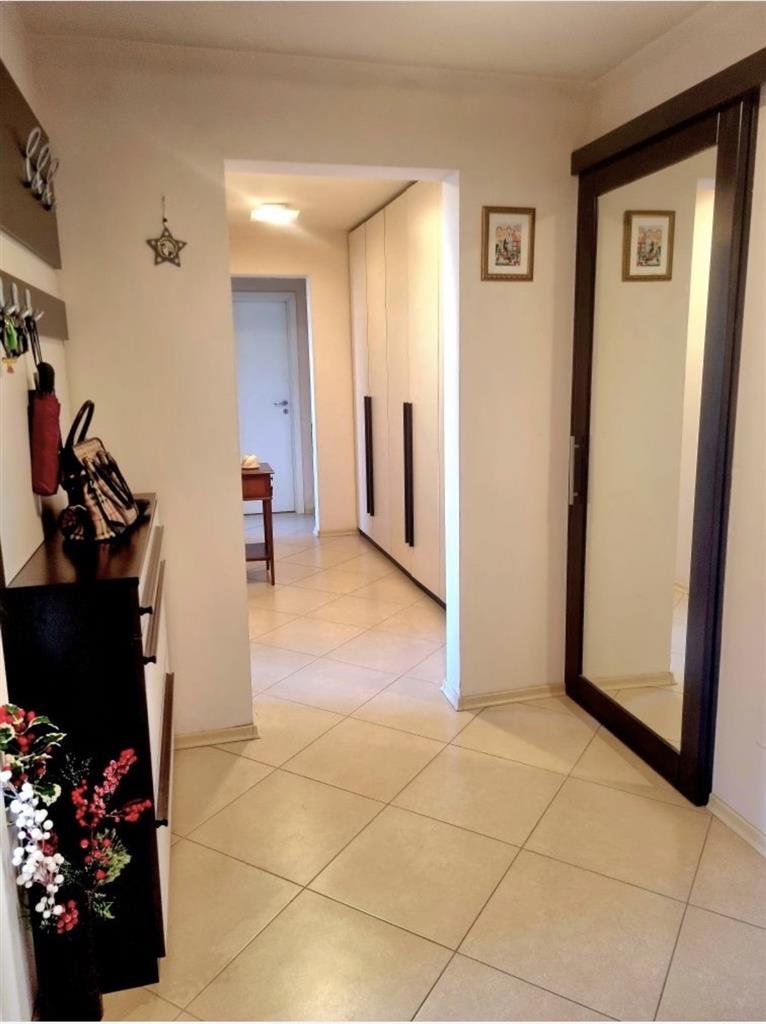 Mobilat si utilat la et intermediar linga Mall