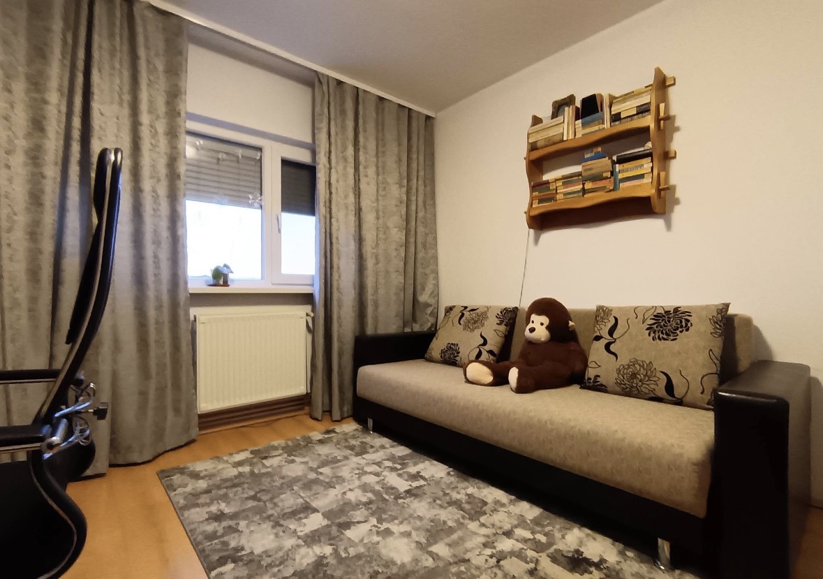 Decomandat cu centrala propie, mobilat