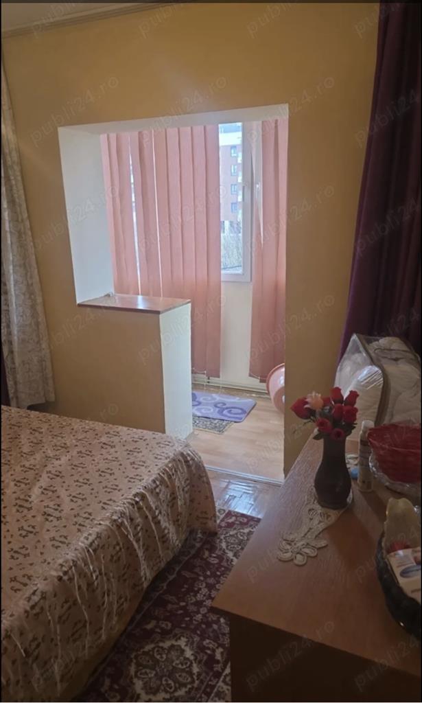 Decomandat la etajul 2 cu centrala propie