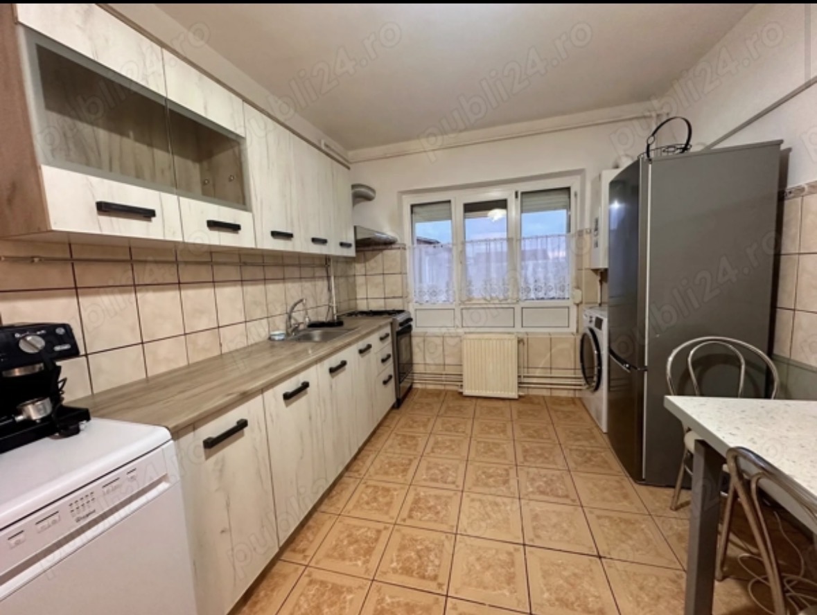 Decomandat, mobilat si utilat lingă Piata Verde