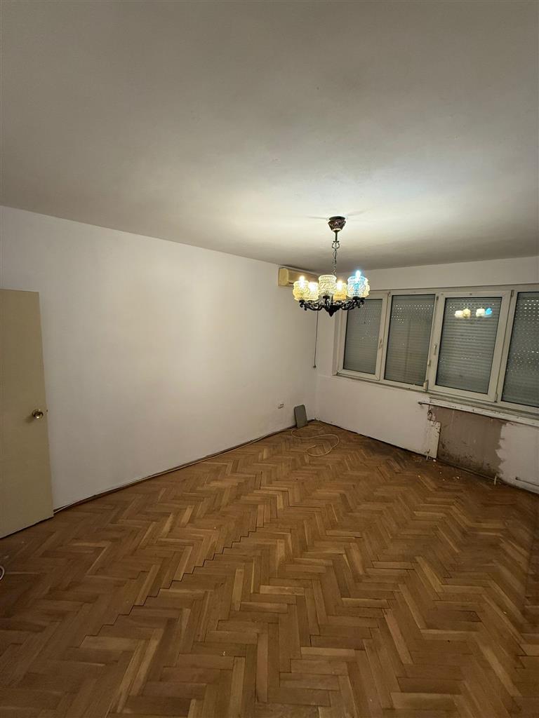 3 camere decomandat, etaj 1 linga sala Olimpia