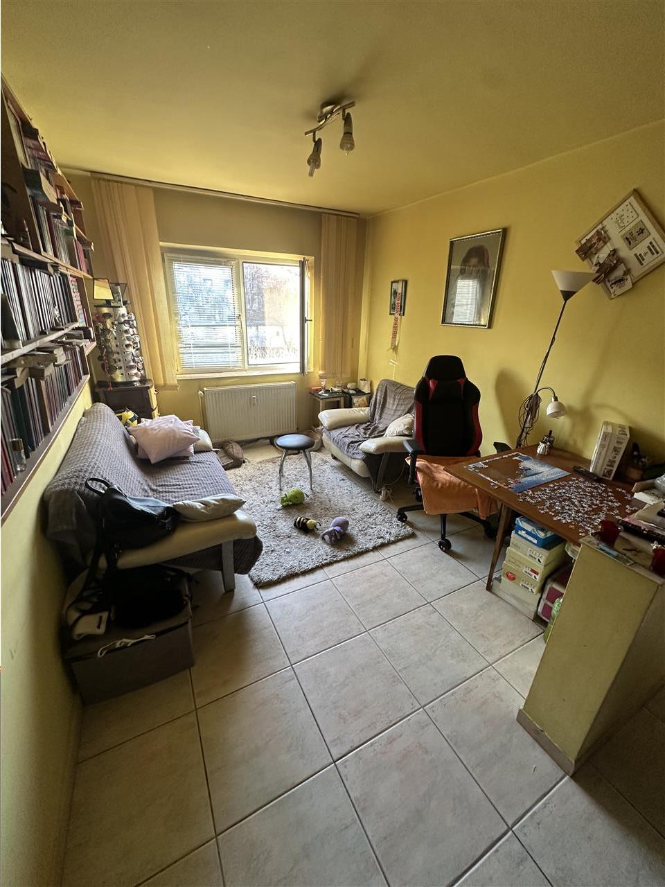 Decomandat, mobilat si utilat la etajul 1