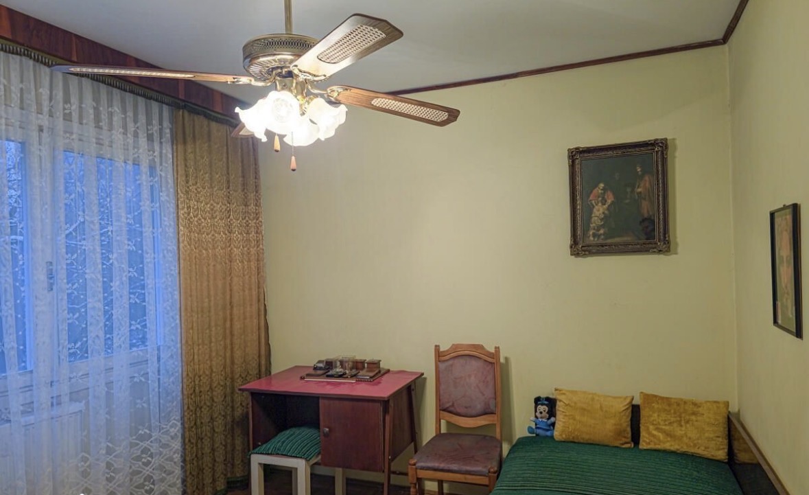 Decomandat cu 2 bai la etajul 3