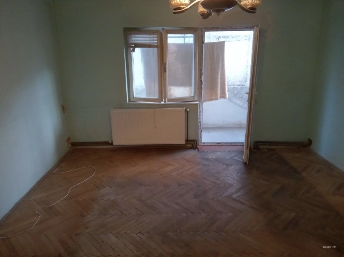 Etaj 1 cu 2 bai, centrala propie in bloc anvelopat