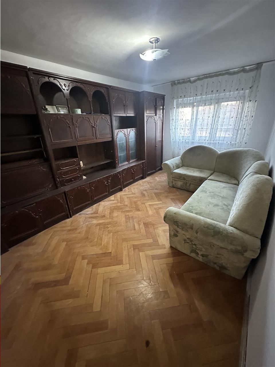 3 camere decomandate cu centrala etaj 1 si 2 balcoane