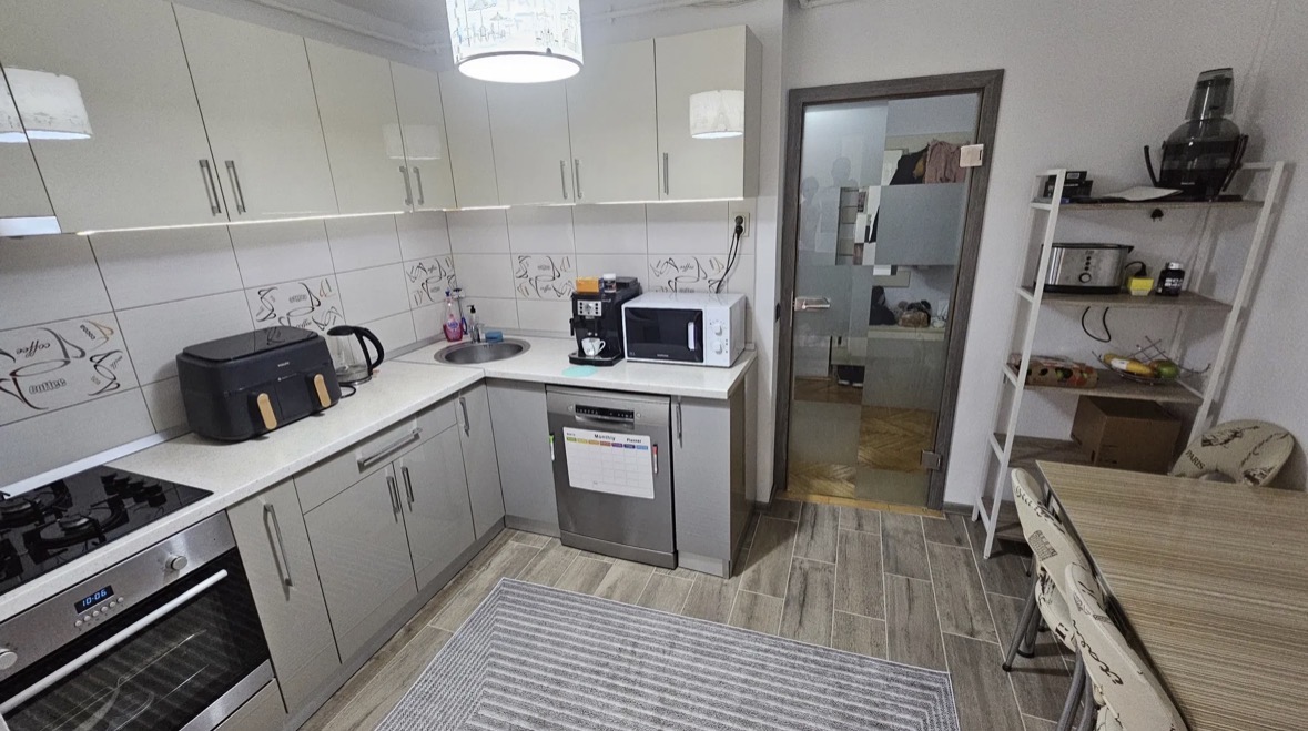 Mobilat si utilat cu 2 bai, linga Geneara 7