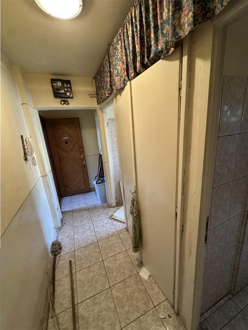 Apartament cu 3 camere la etaj 3 cu centrala propie