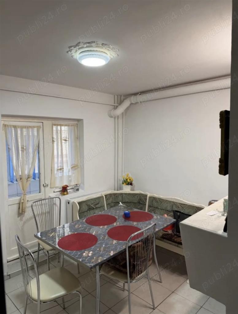 Decomandat cu 2 bai in Lipovei la parter