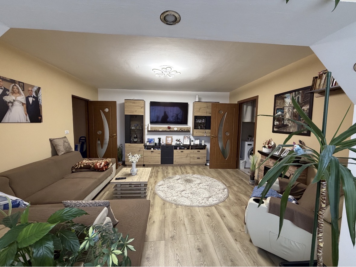 Mobilat si utilat la etajul 1 cu 2 bai