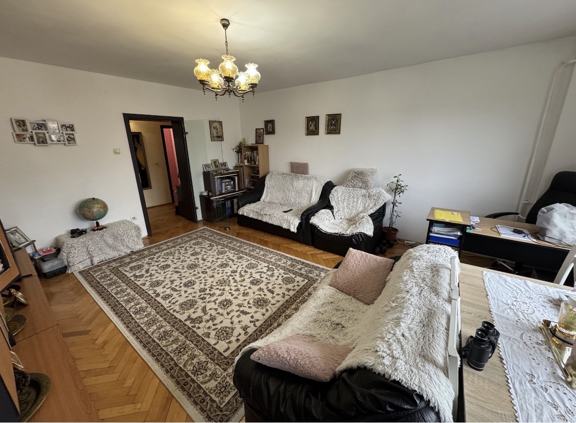 Decomandat cu 2 bai, model mare