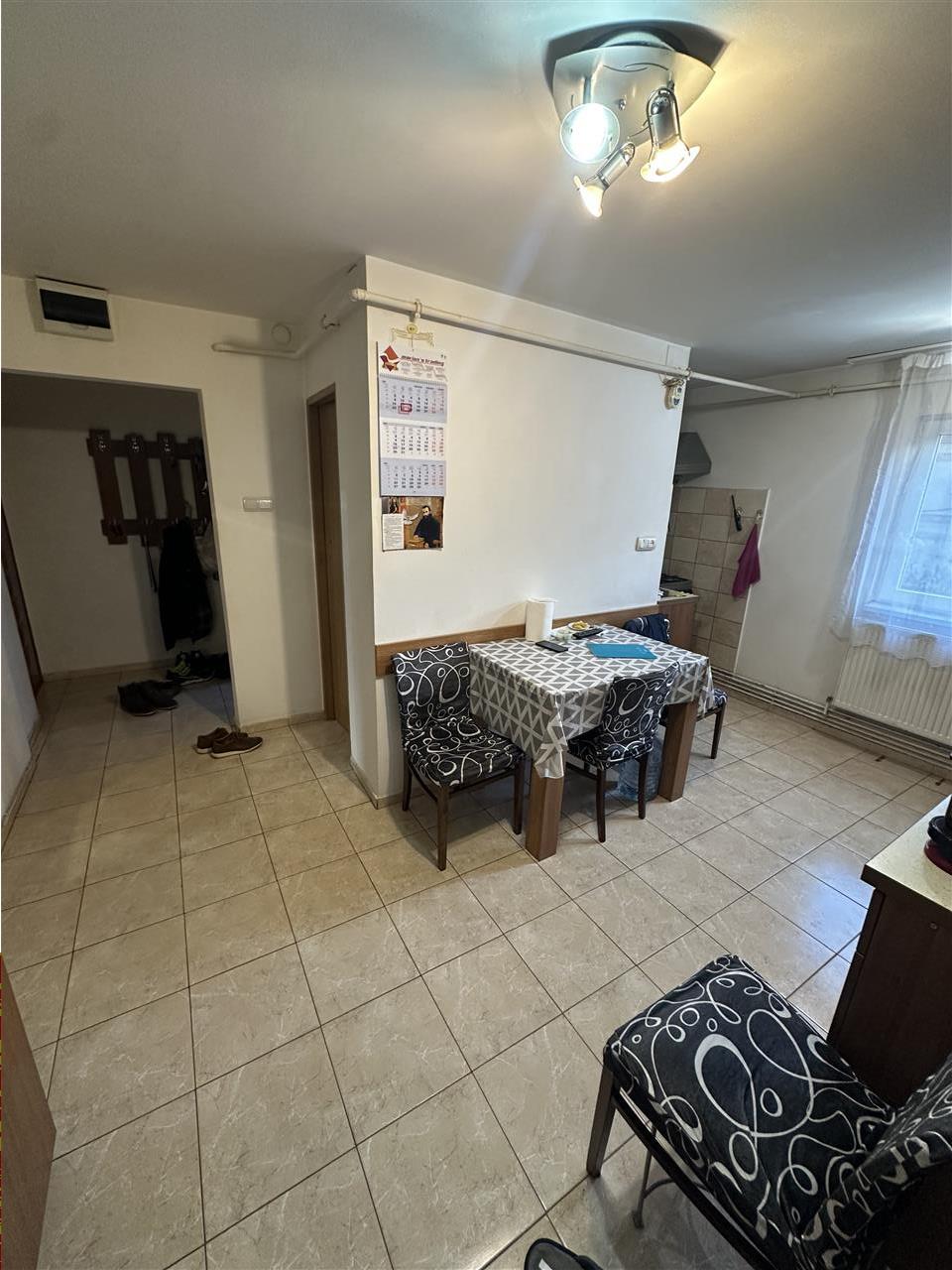 Etaj 2 cu 2 bai, mobilat si utilat si garaj