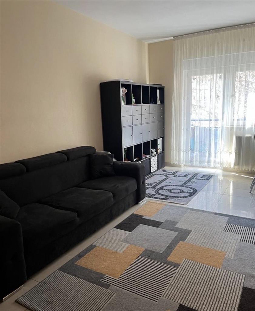 Etaj 1 cu loc de parcare inclus, mobilat