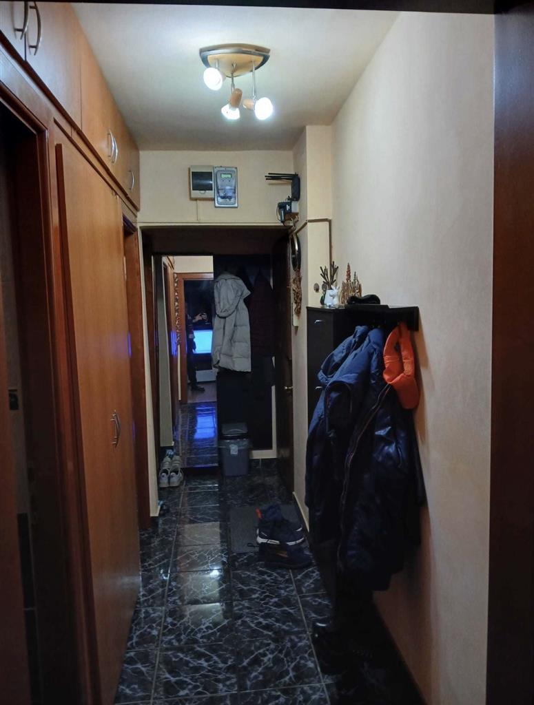 3 camere etaj 1 in piata Dacia