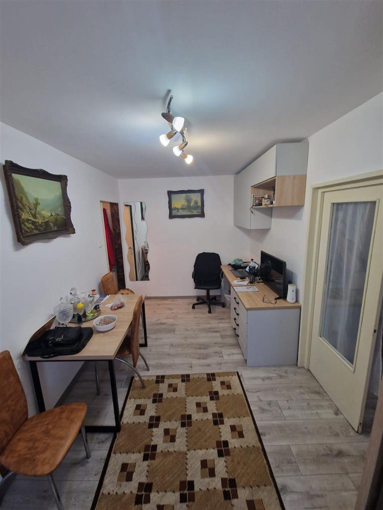 Amenajat recent la etaj 2 in bloc anvelopat, piata Doina