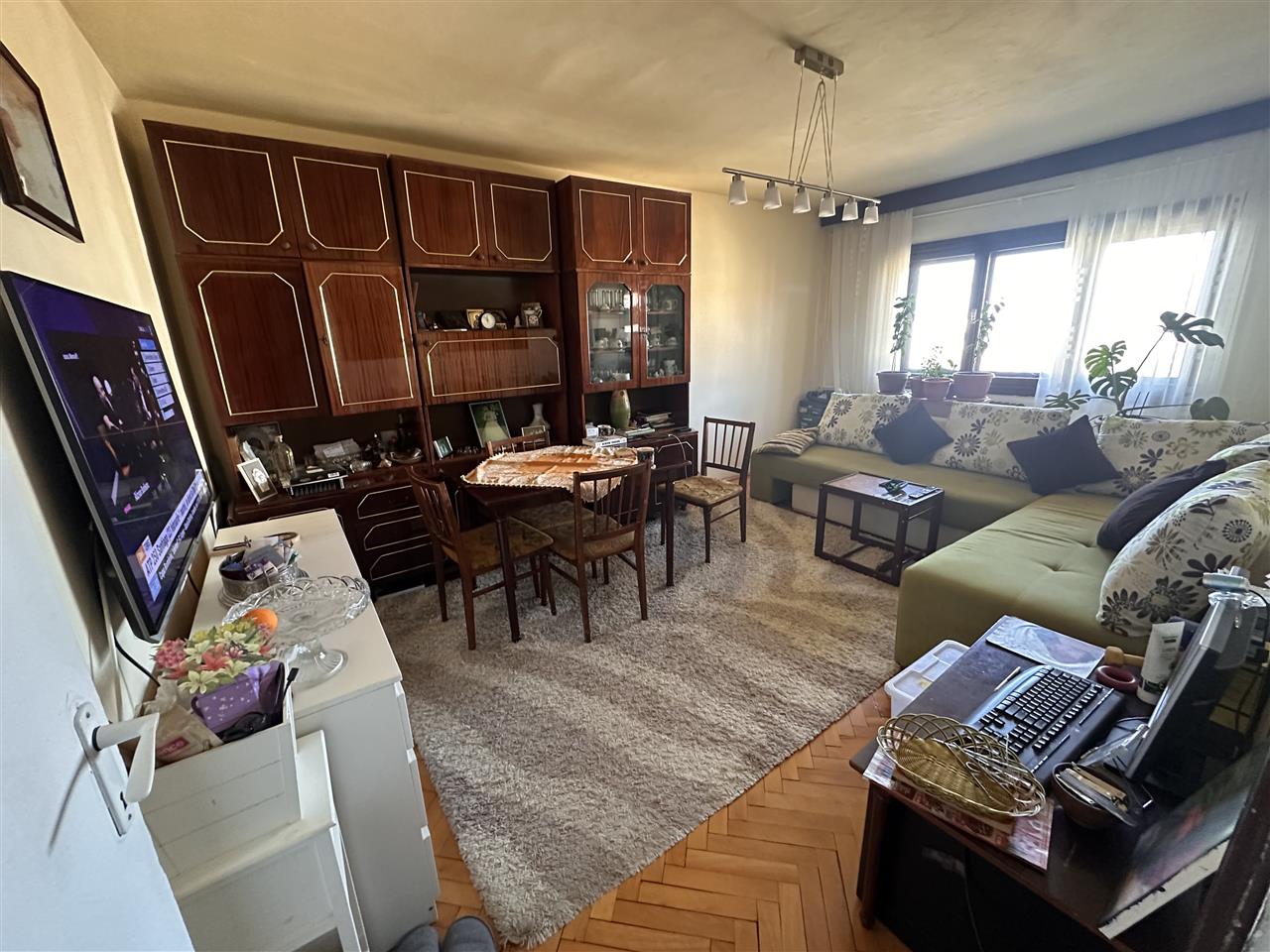 Decomandat cu 2 bai, linga Shopping Cyti