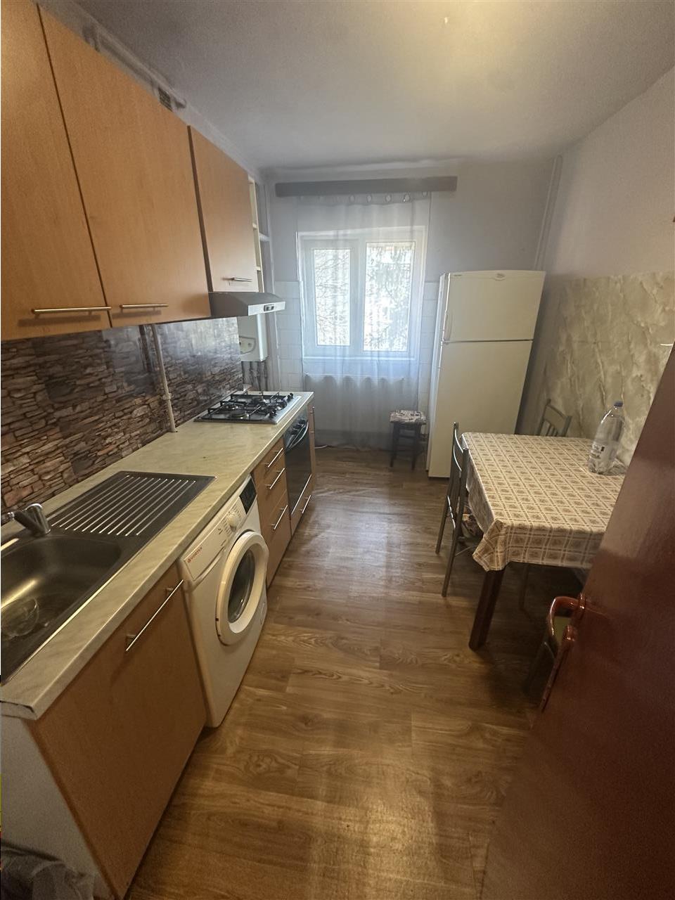 3 camere decomandat etaj 3 cu centrala