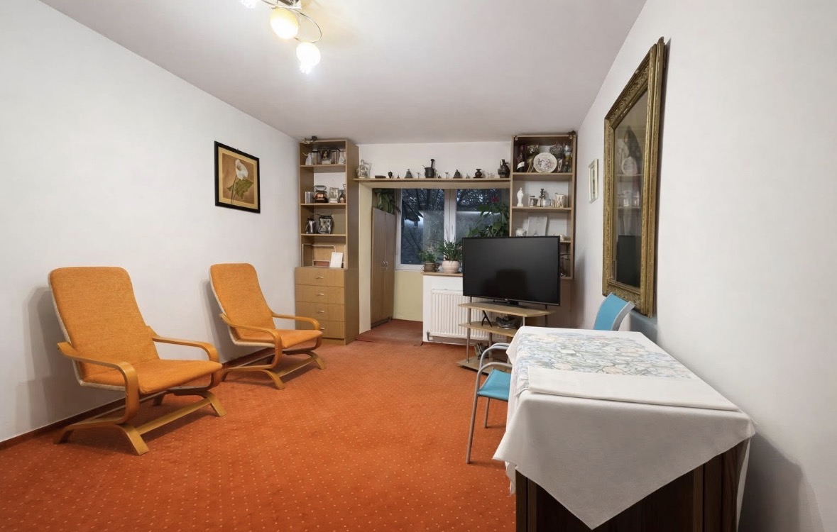 Decomandat cu 2 balcoane la etajul 1