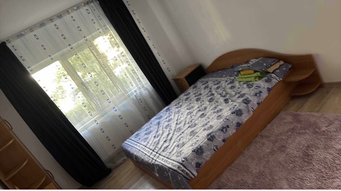 Decomandat, model mare, mobilat si utilat, bloc anvelopat