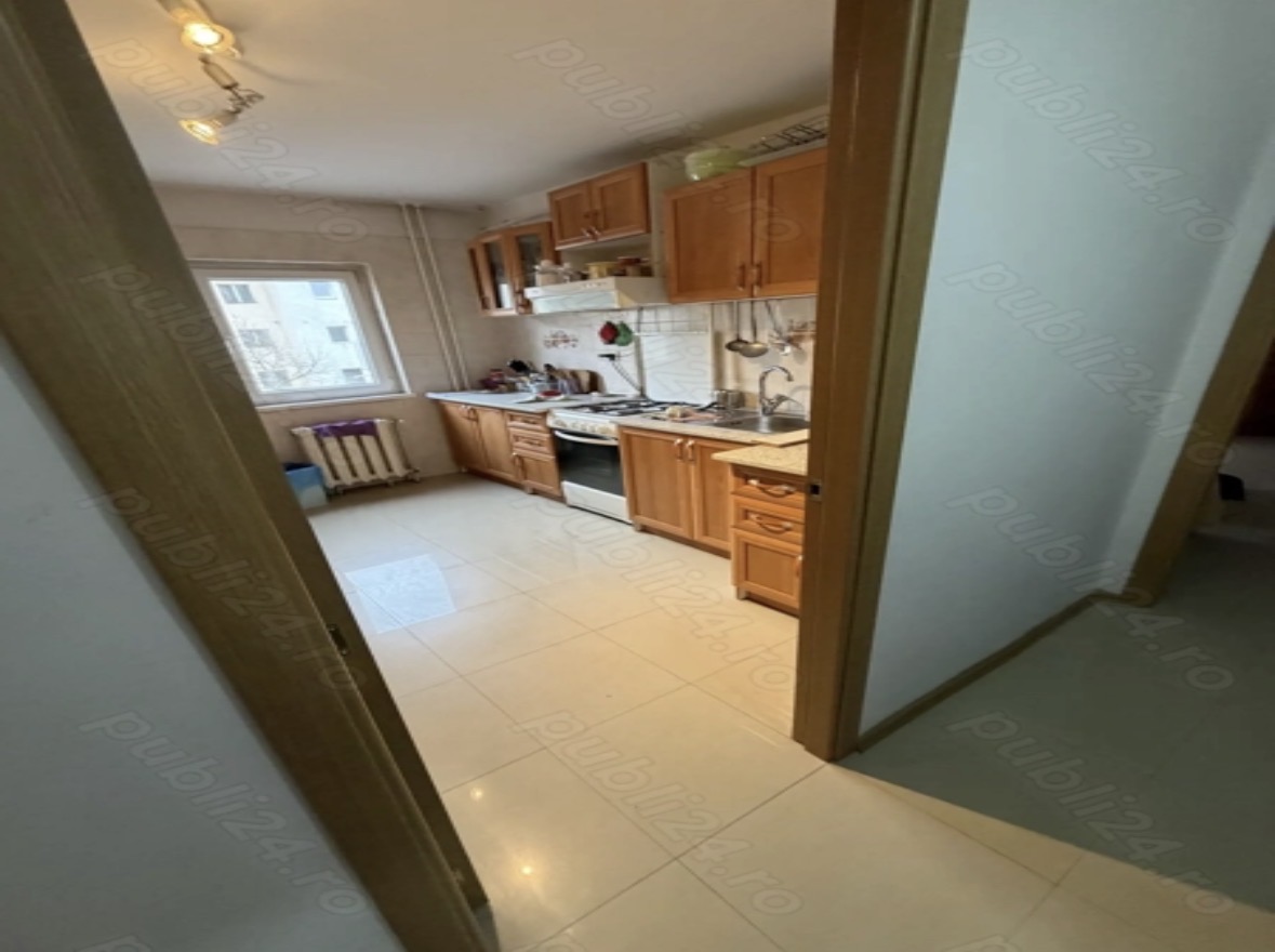 Decomandat la etaj 2 cu 2 bai si 2 balcoane parc Bucovina