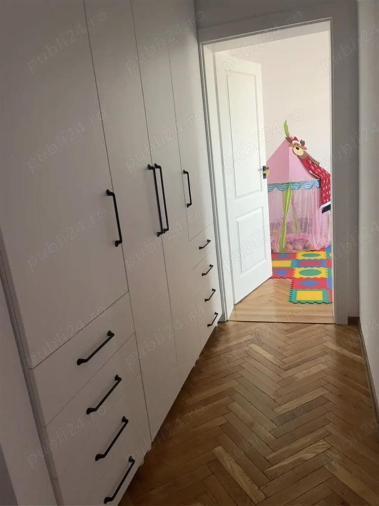 4 camere cu garaj sub bloc la etaj 3