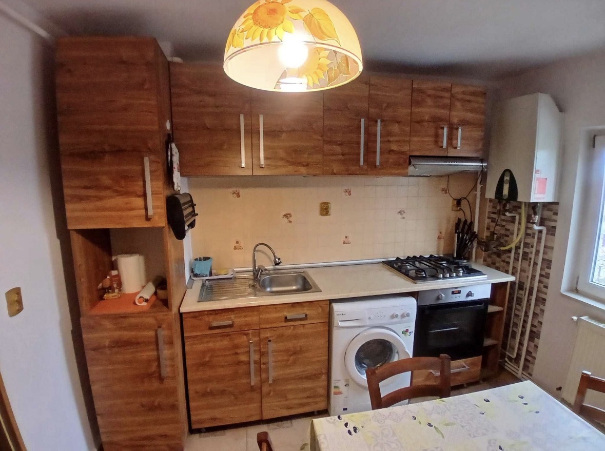 Etaj 2 cu 2 bai si 2 balcoane, mobilat si utilat