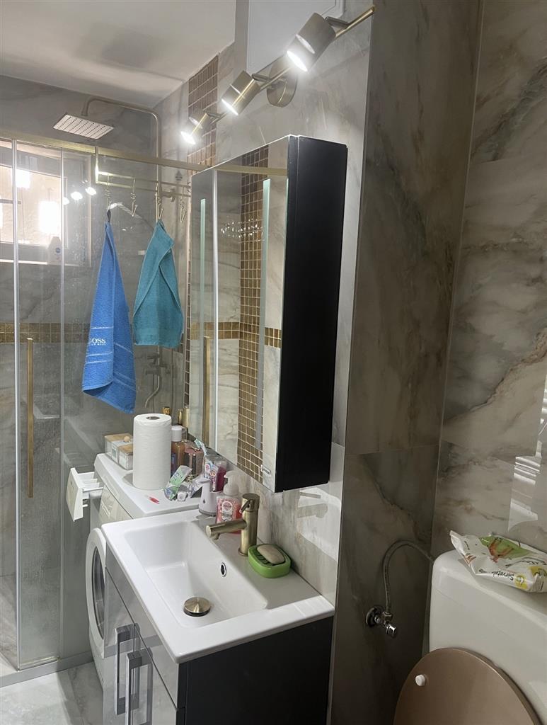 Apartament 4 camere etaj 3 cu centrală propie