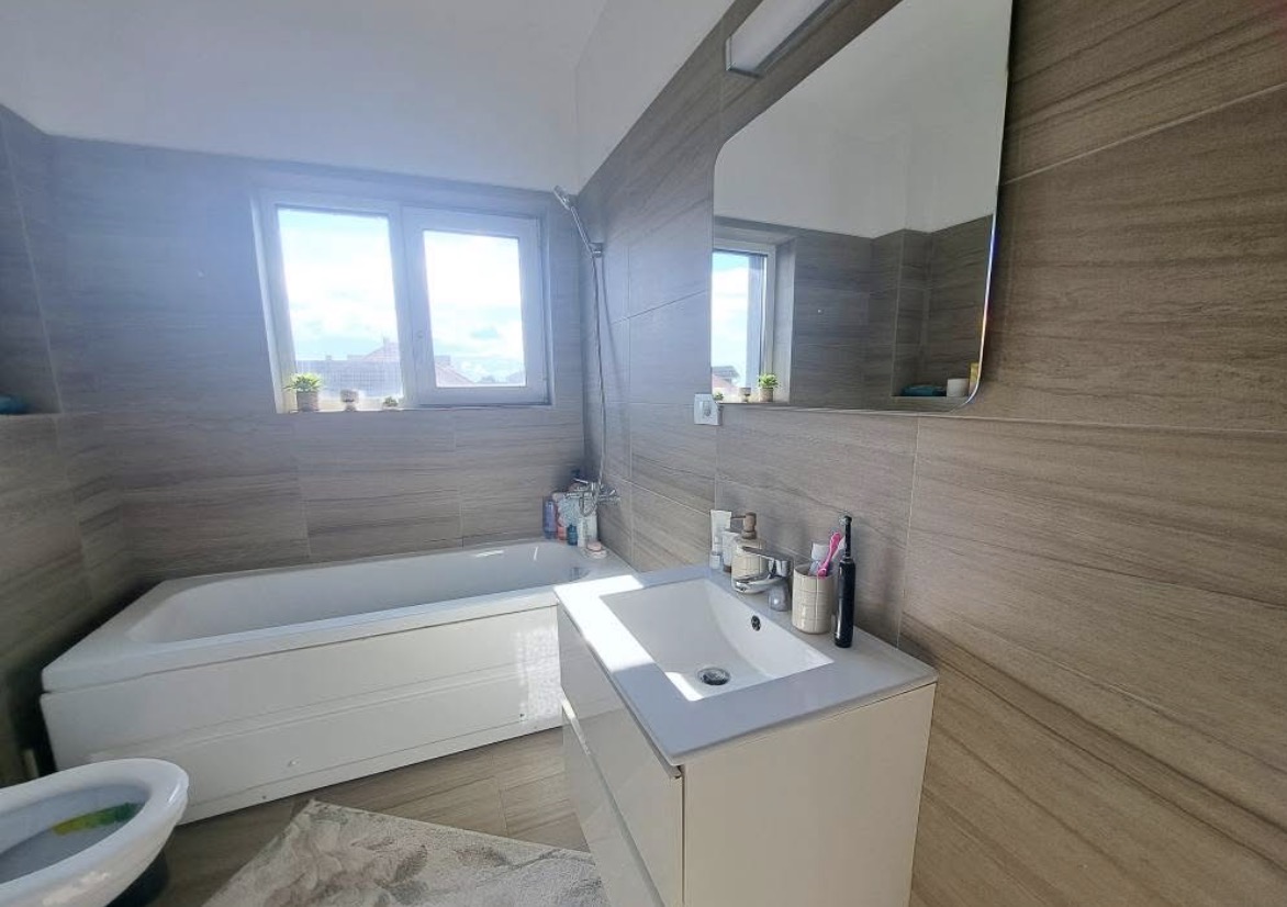 Etaj 2 in bloc nou, mobilat si utilat incalzire in pardoseala