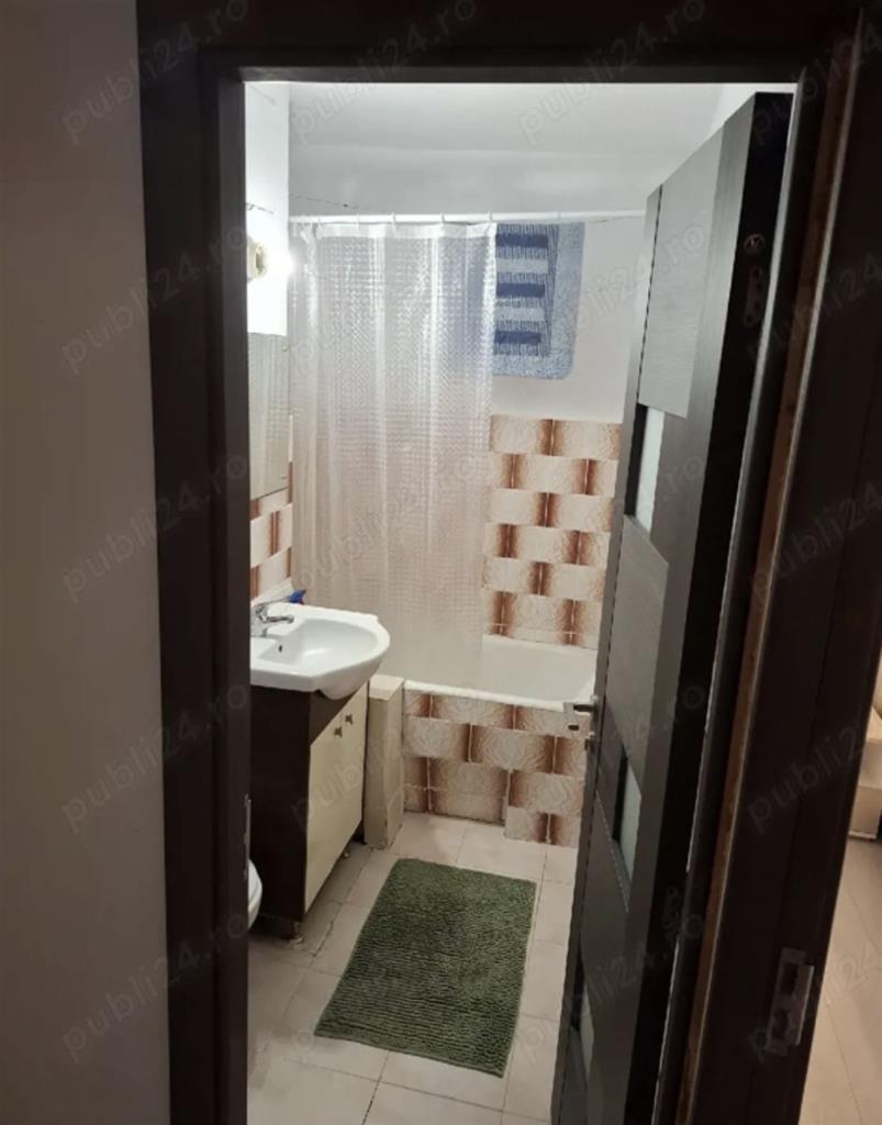 Decomandat cu 2 bai linga Flavia