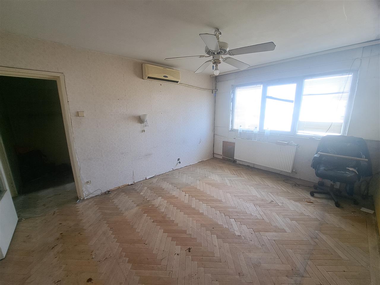 3 CAMERE, 2 BALCOANE, LIVIU REBREANU!