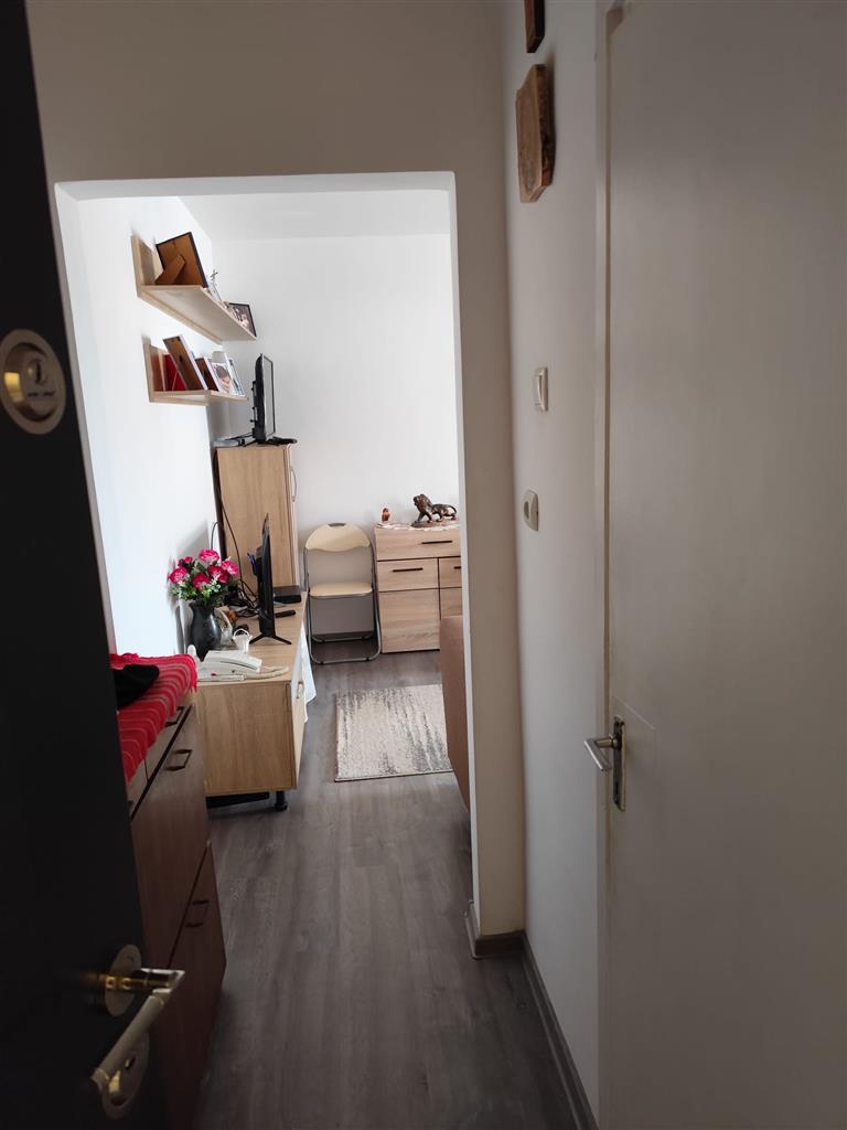 Apartament 1 camera cu balcon, linga piata Doina