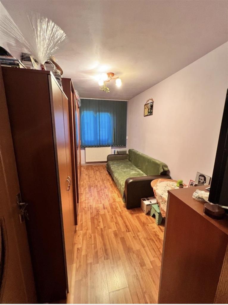 Decomandat, amenajat complet la et 3 linga Nora