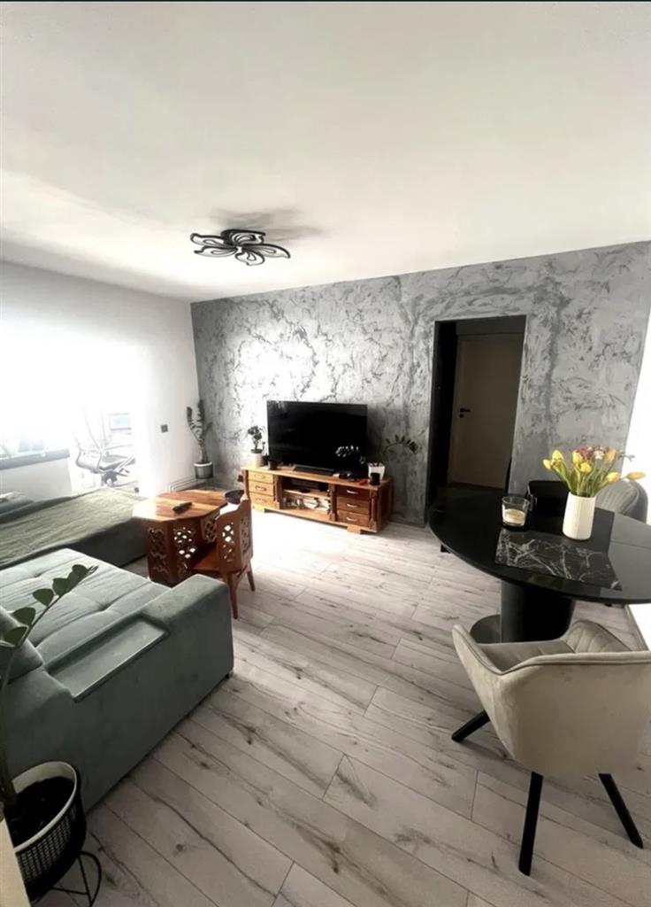 3 camere la etajul 2 cu 2 bai, linga Generala 30