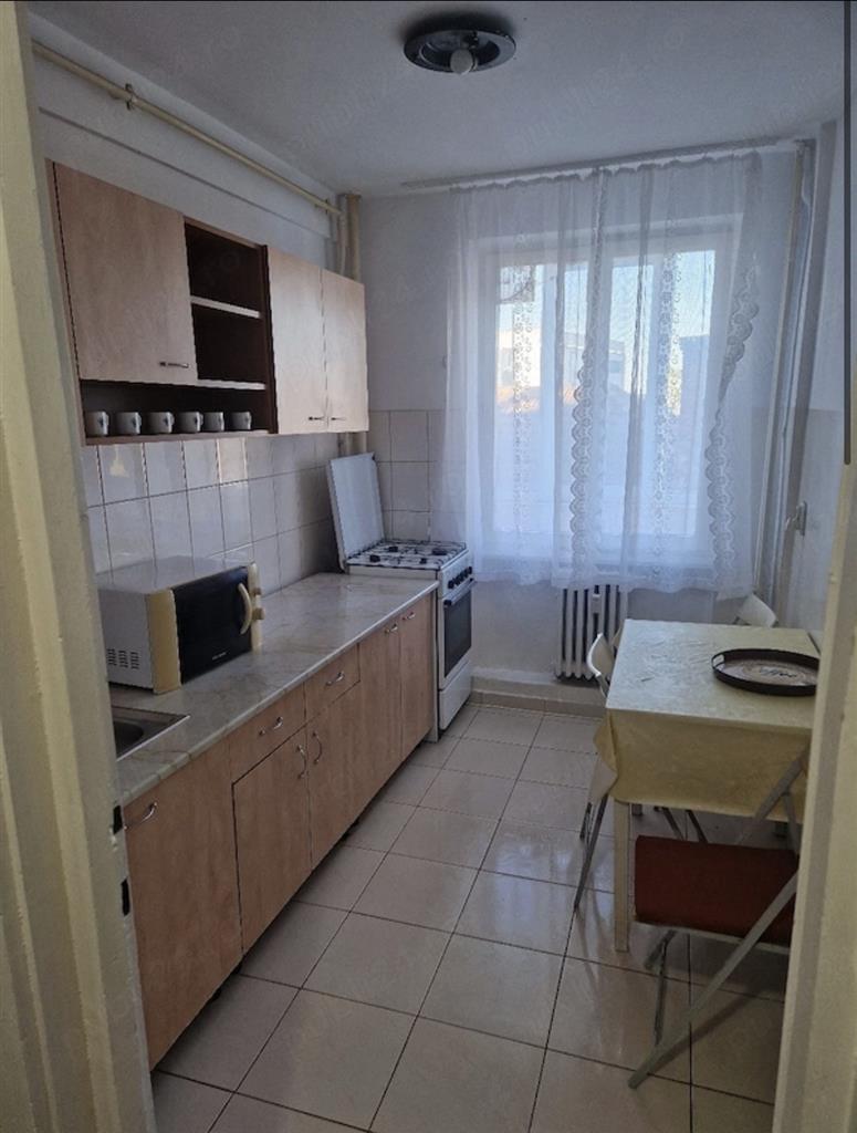 Etaj intermediar cu 3 balcoane, mobilat si utilat