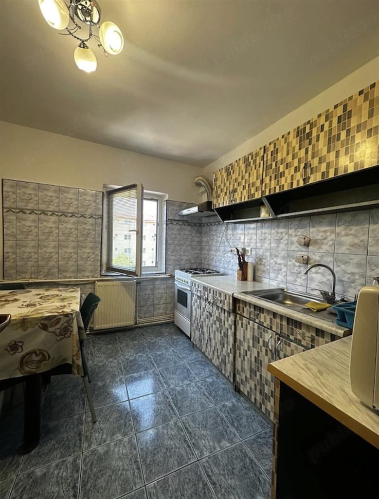 Decomandat cu 2 bai si 2 balcoane linga AEM