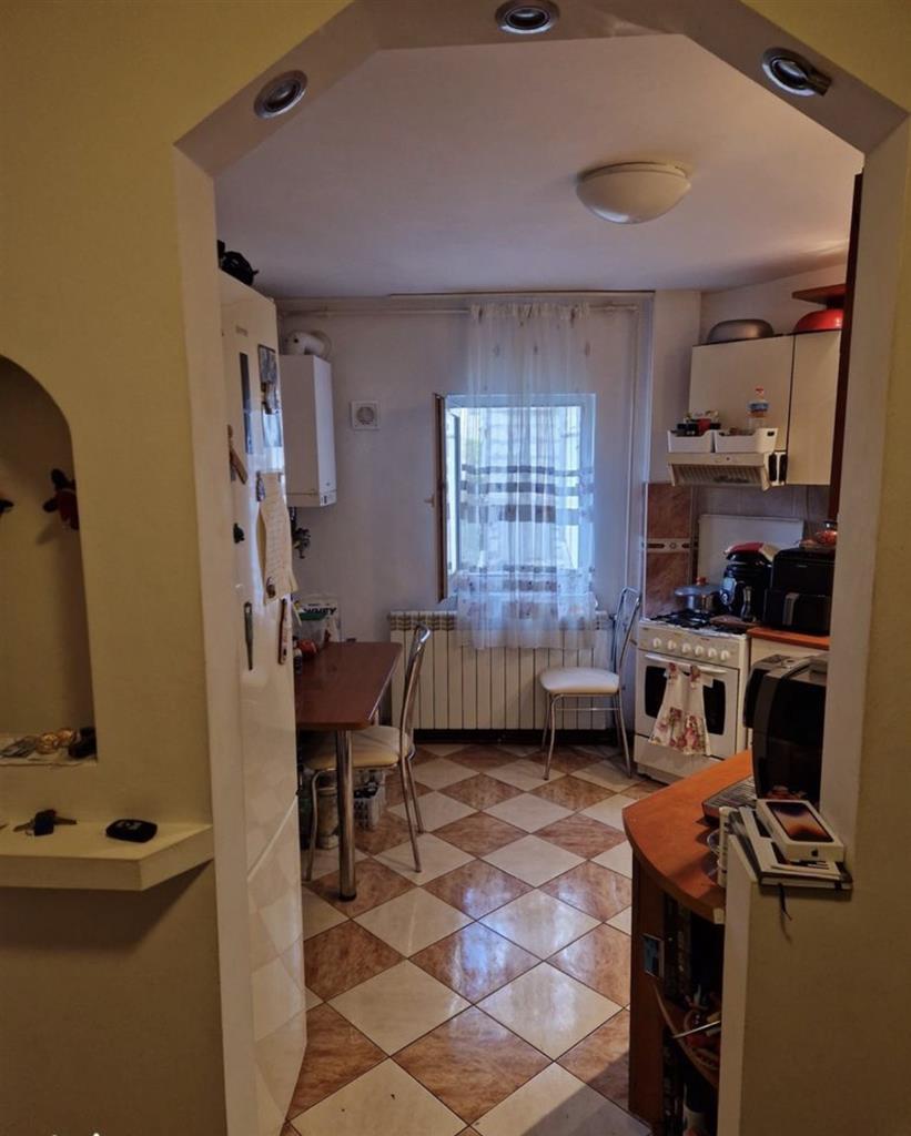 Etaj 1 cu 2 bai, centrala propie in zona Soarelui