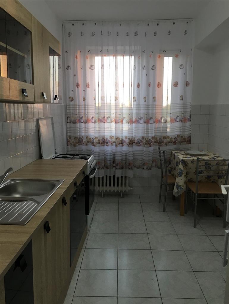 2 camere decomandat, etaj intermediar