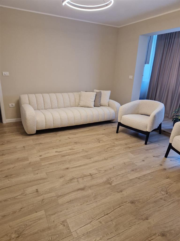 2 CAMERE, RENOVAT, MOBILAT SI UTILAT LUX, ZONA GIROCULUI!