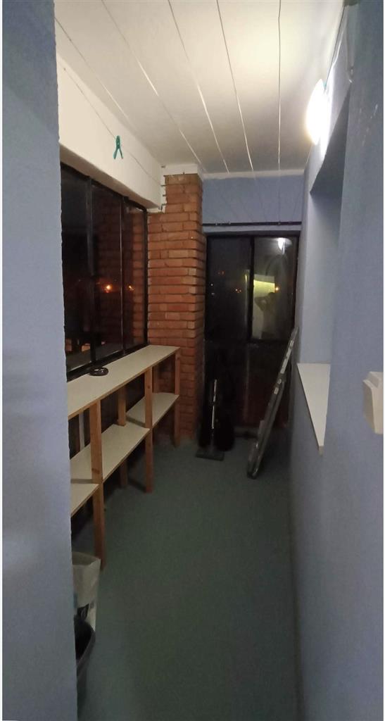 Decomandat, model mare, etaj intermediar cu garaj proprietate