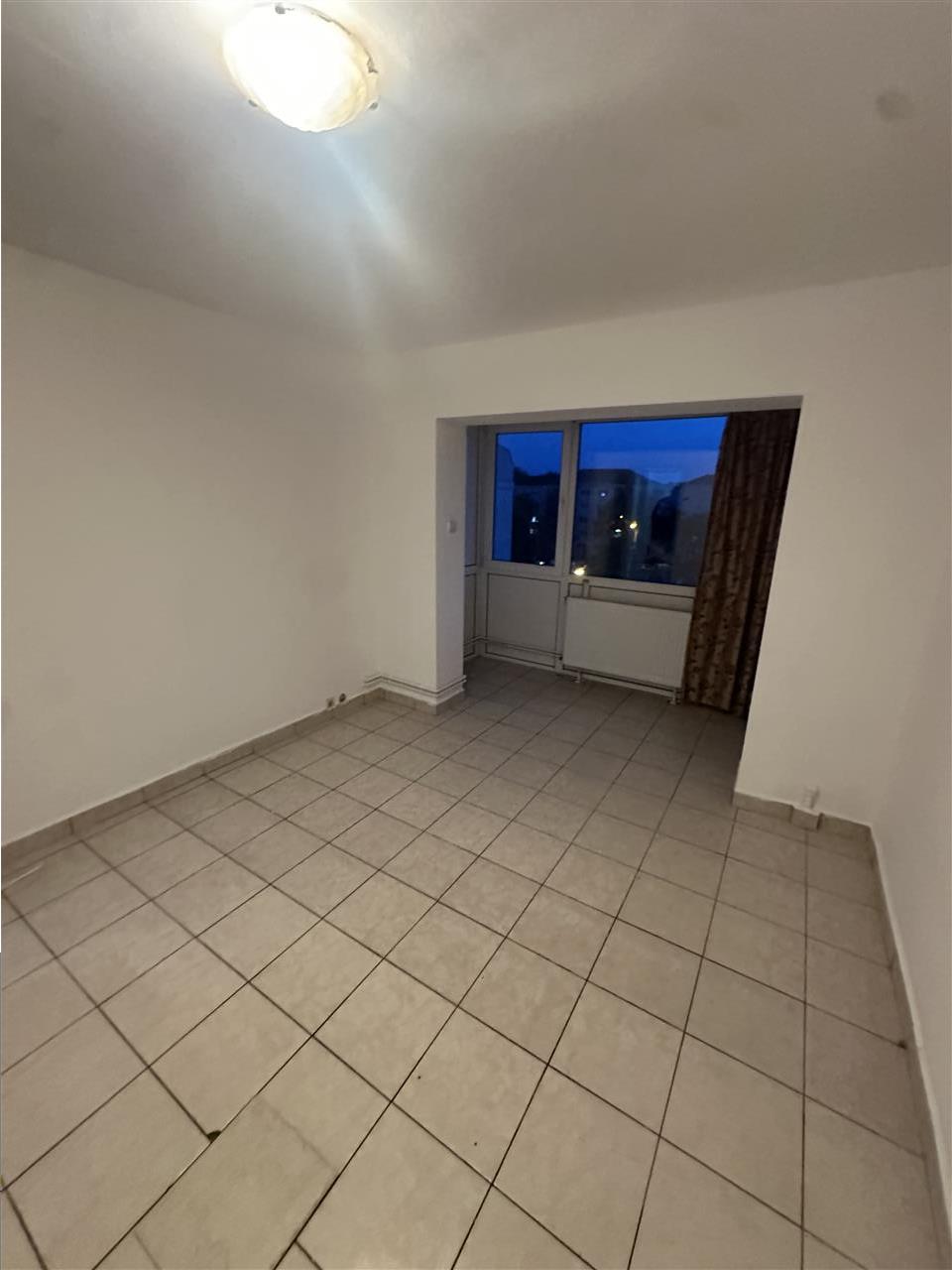 Decomandat cu 2 bai si 2 balcoane cu centrala propie