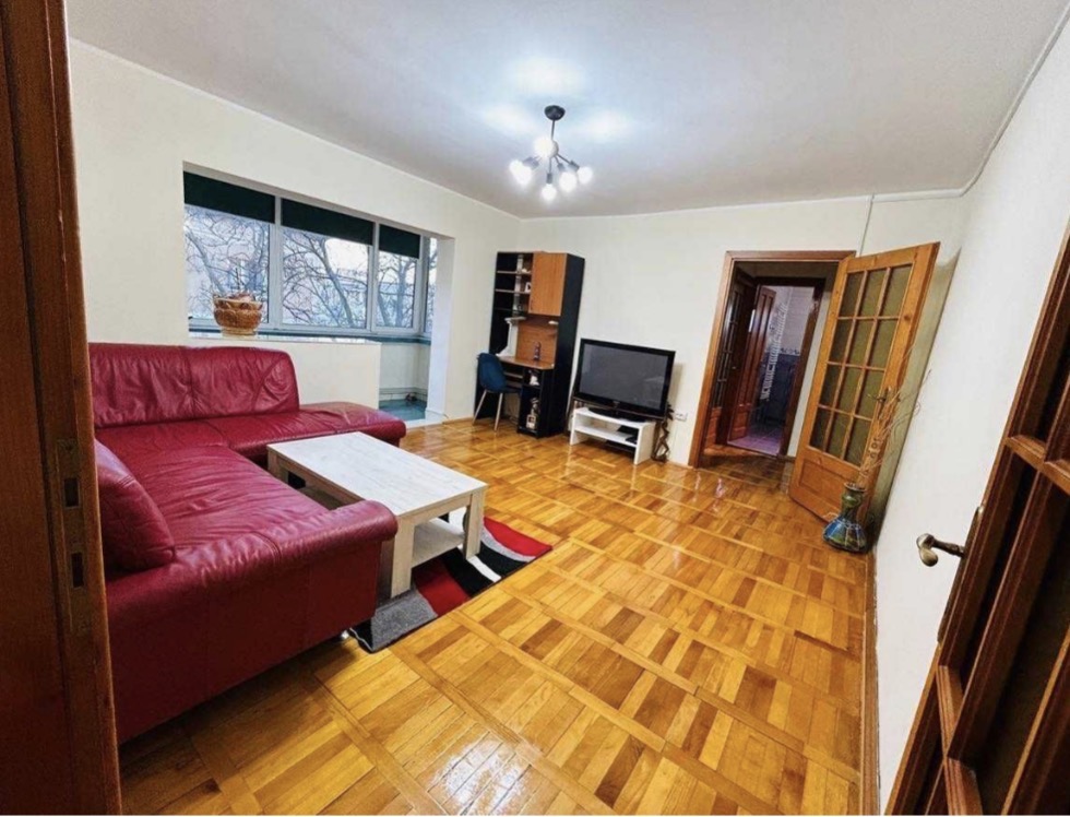 3 camere cu 2 bai si 2 balcoane in Complexul Studentesc