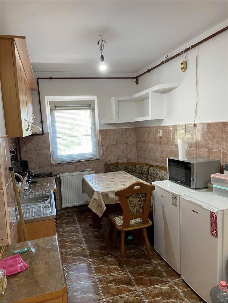 Condort 1 la etaj 1 in bloc anvelopat, linga Padurice